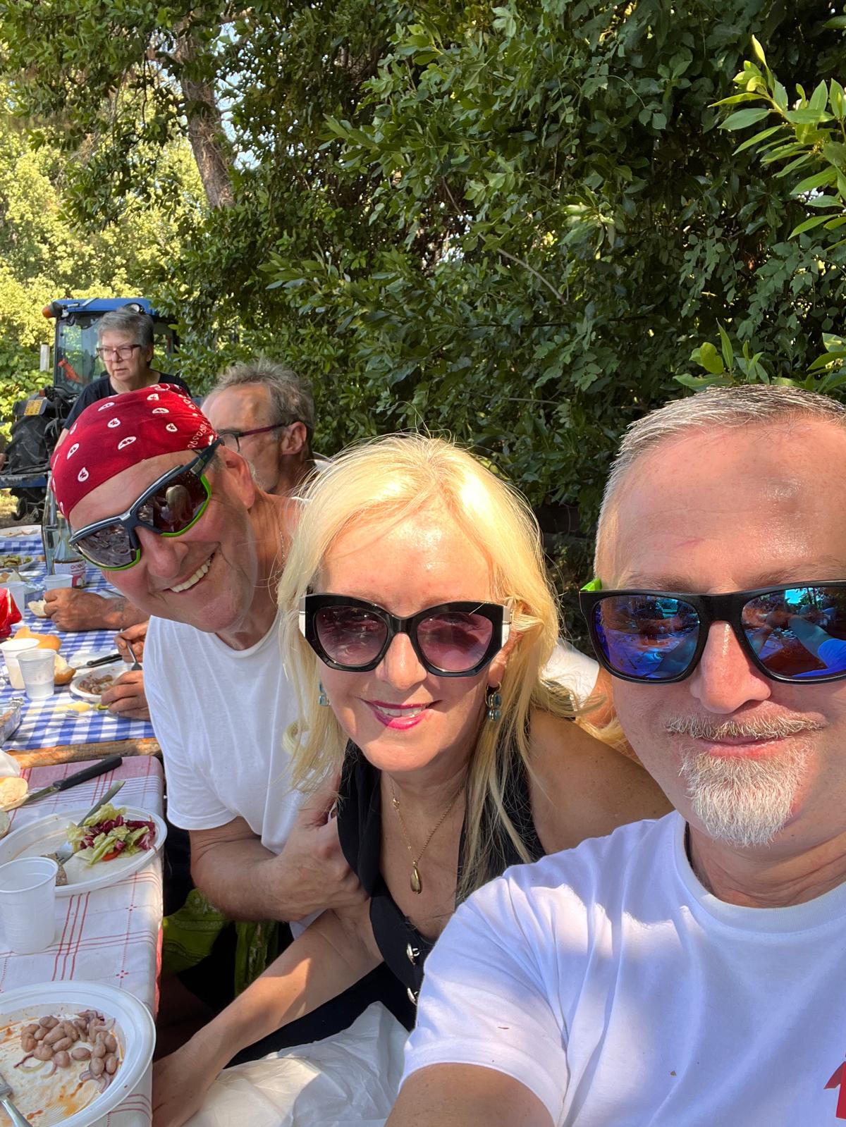 Gemeinsame Rast und Essen bei der Weinlese